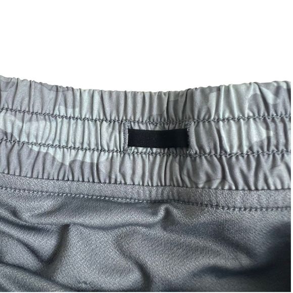 Athleta Girl Gray Camo Need‎ For Speed 2.5" Short XL 14 - Picture 8 of 10